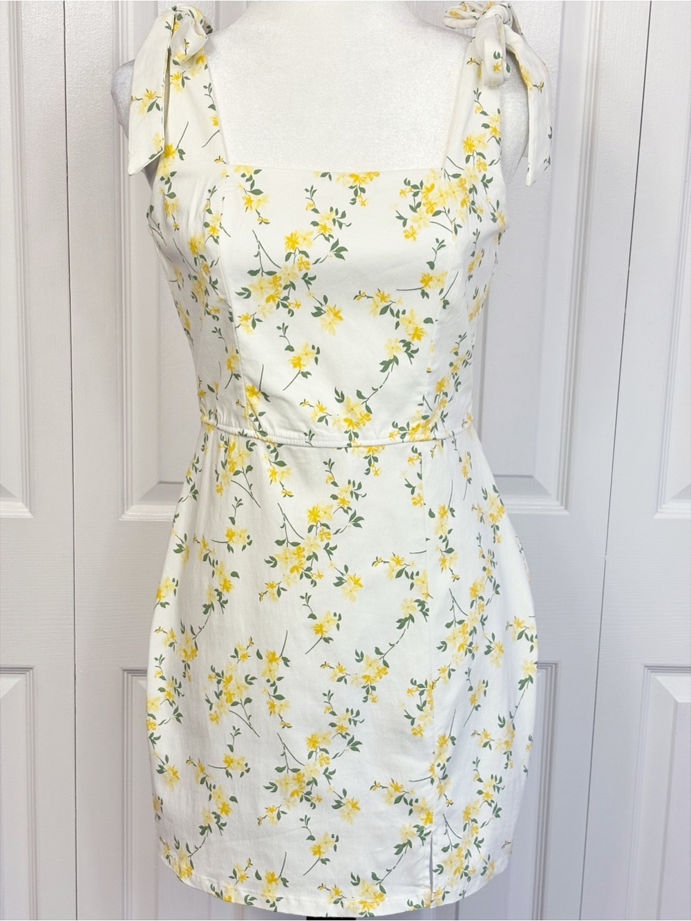 NWT Trixxi White & Yellow Floral Print Tie Strap Summer Mini Dress Large